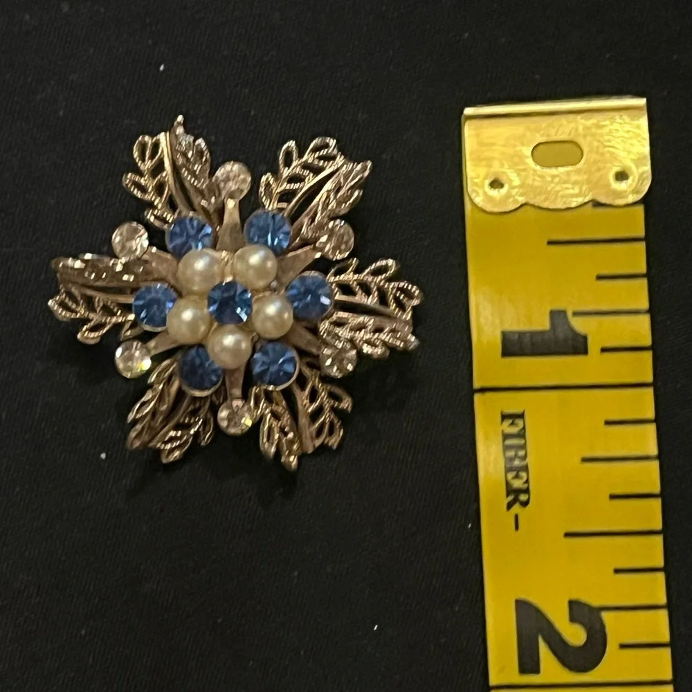 Vintage Gold Tone Snowflake Starburst Brooch Blue and Clear rhinestones